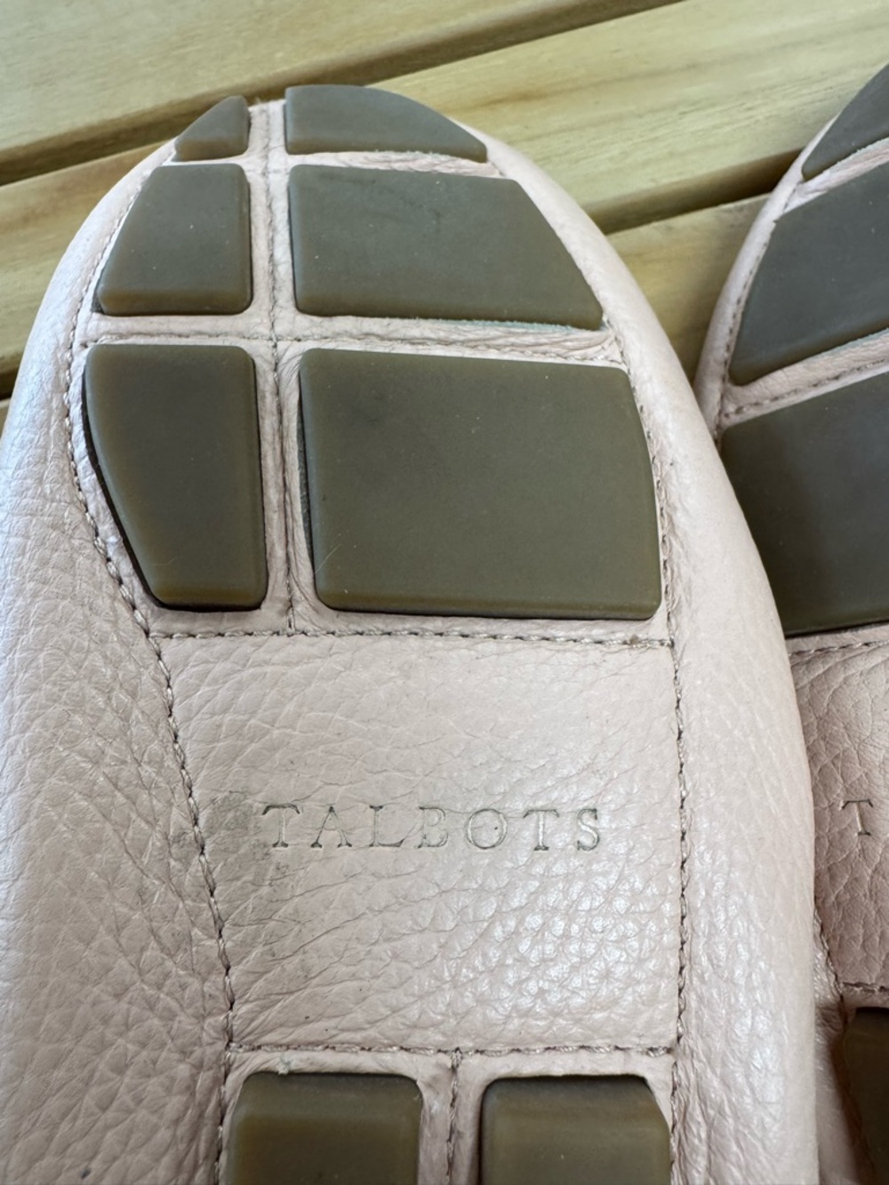 Talbots genuine leather moccasins. Size 8 two pairs. Beige is new with tags - Picture 6 of 10